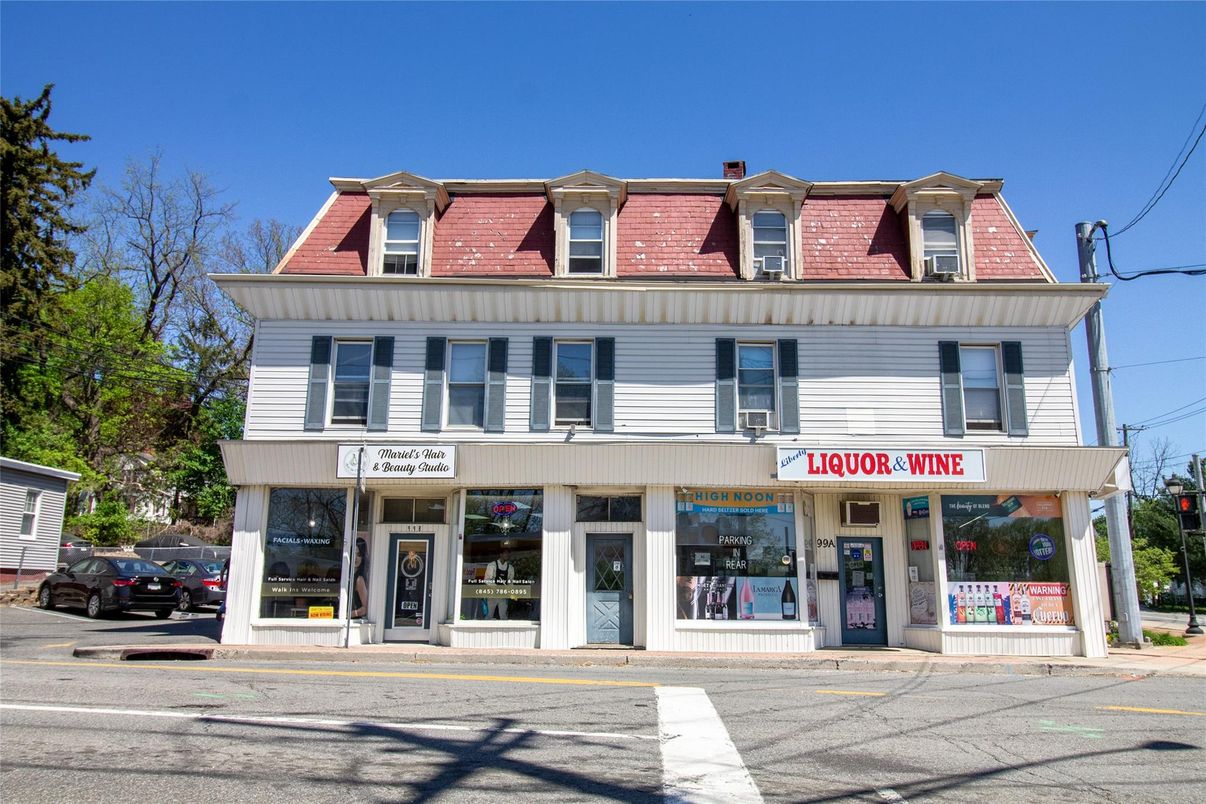 Exterior, Facade, American Foursquare