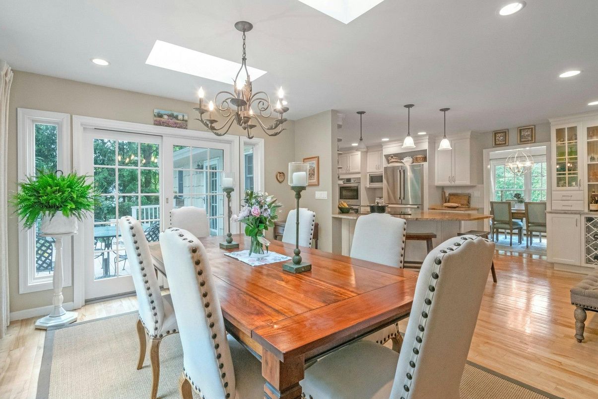 Chandelier, Dining room, Interior, Kitchen, Pendant Lights, Recessed Lighting, Stainless Steel Appliances, Wood Texture Flooring