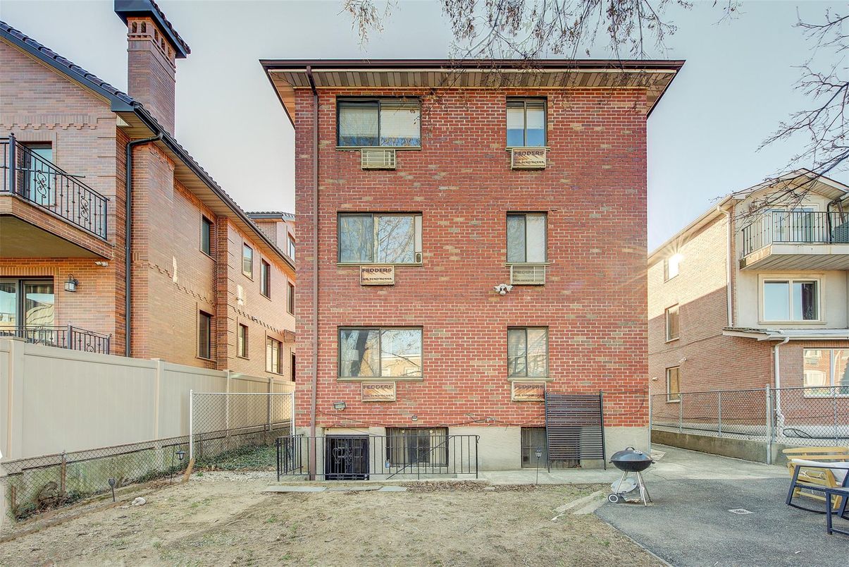 Exterior, Facade, Brick Facade, Rowhouse