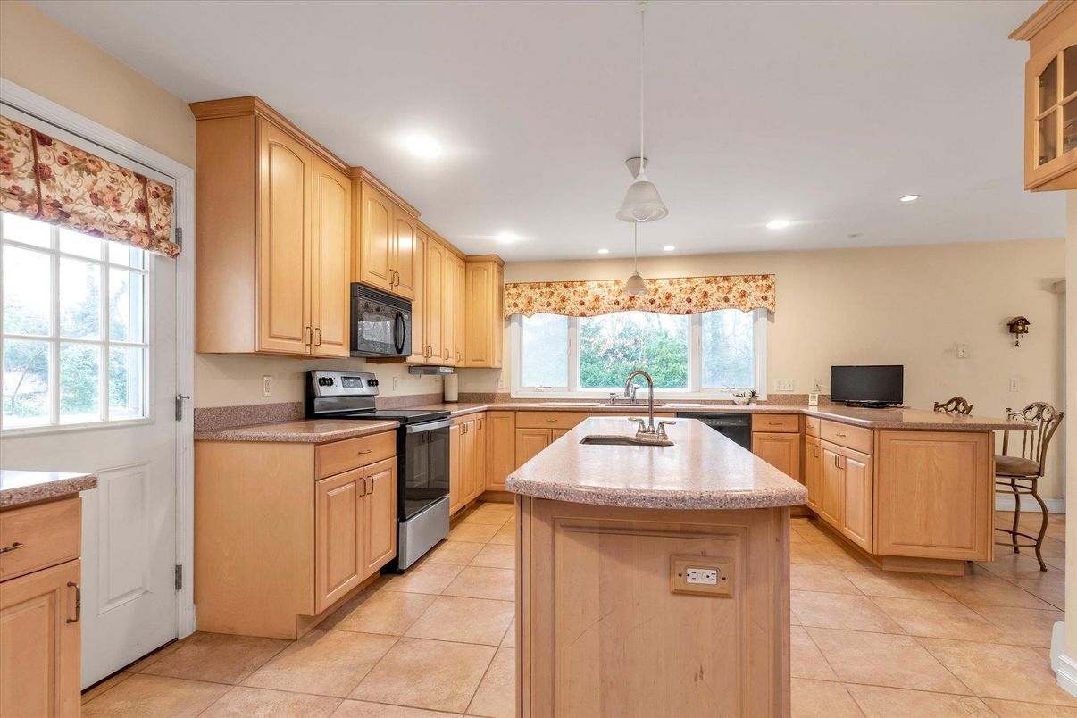 Interior, Kitchen, Pendant Lights, Recessed Lighting