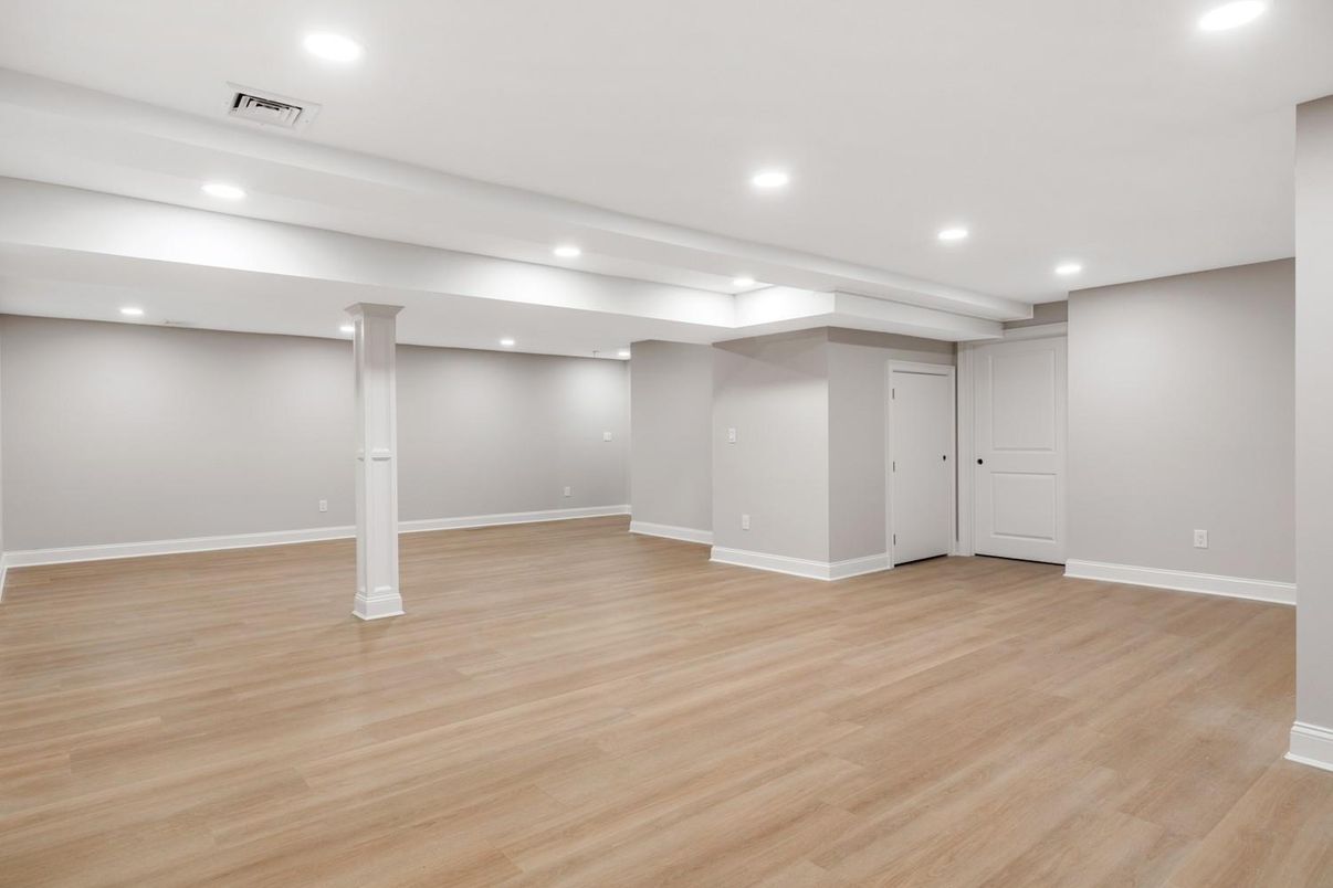Empty room, Interior, Recessed Lighting, Wood Texture Flooring