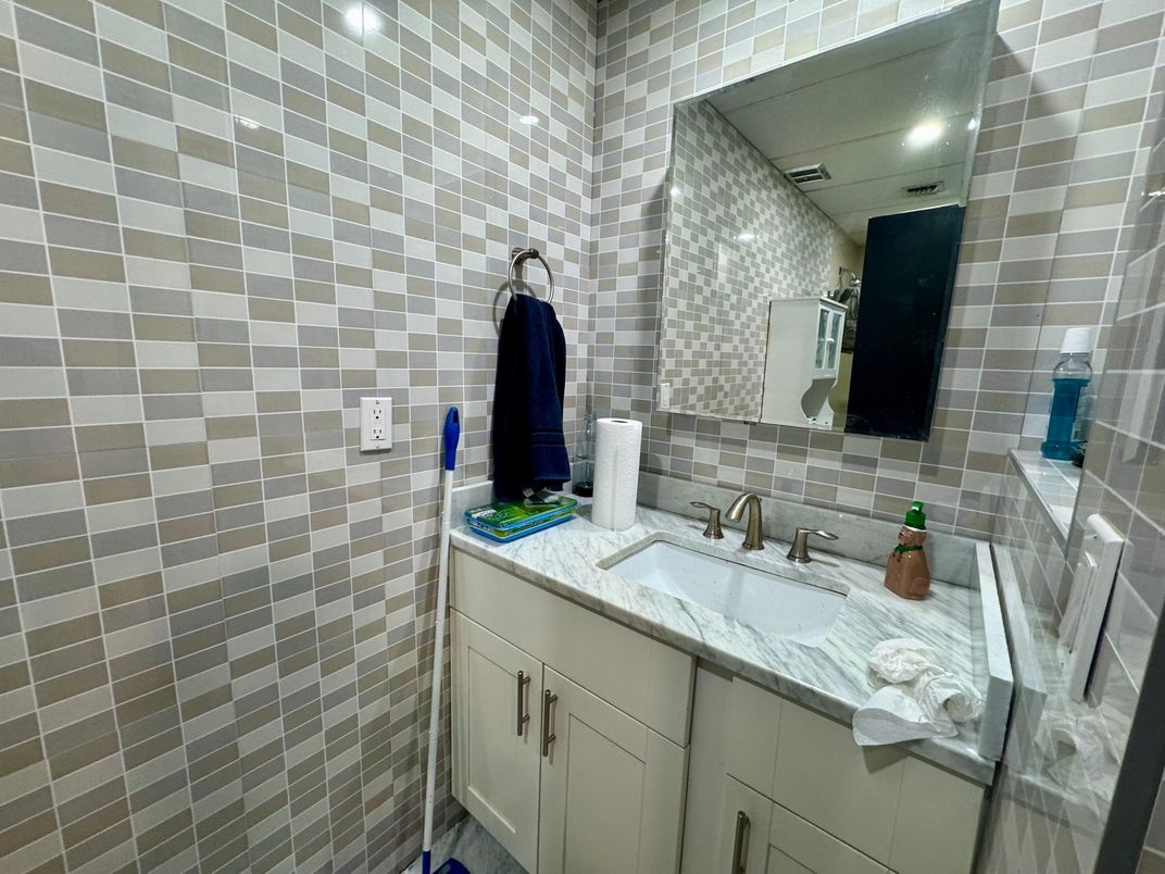 Bathroom, Interior, Recessed Lighting