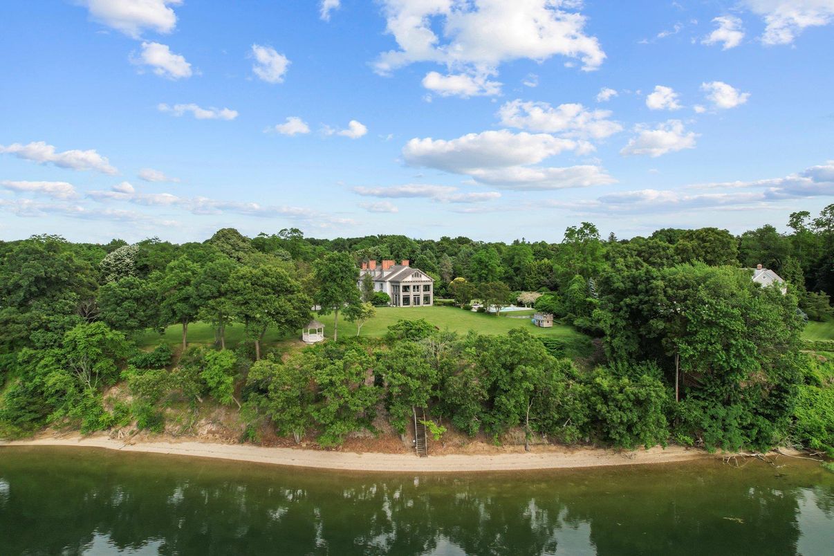 Exterior, Lake