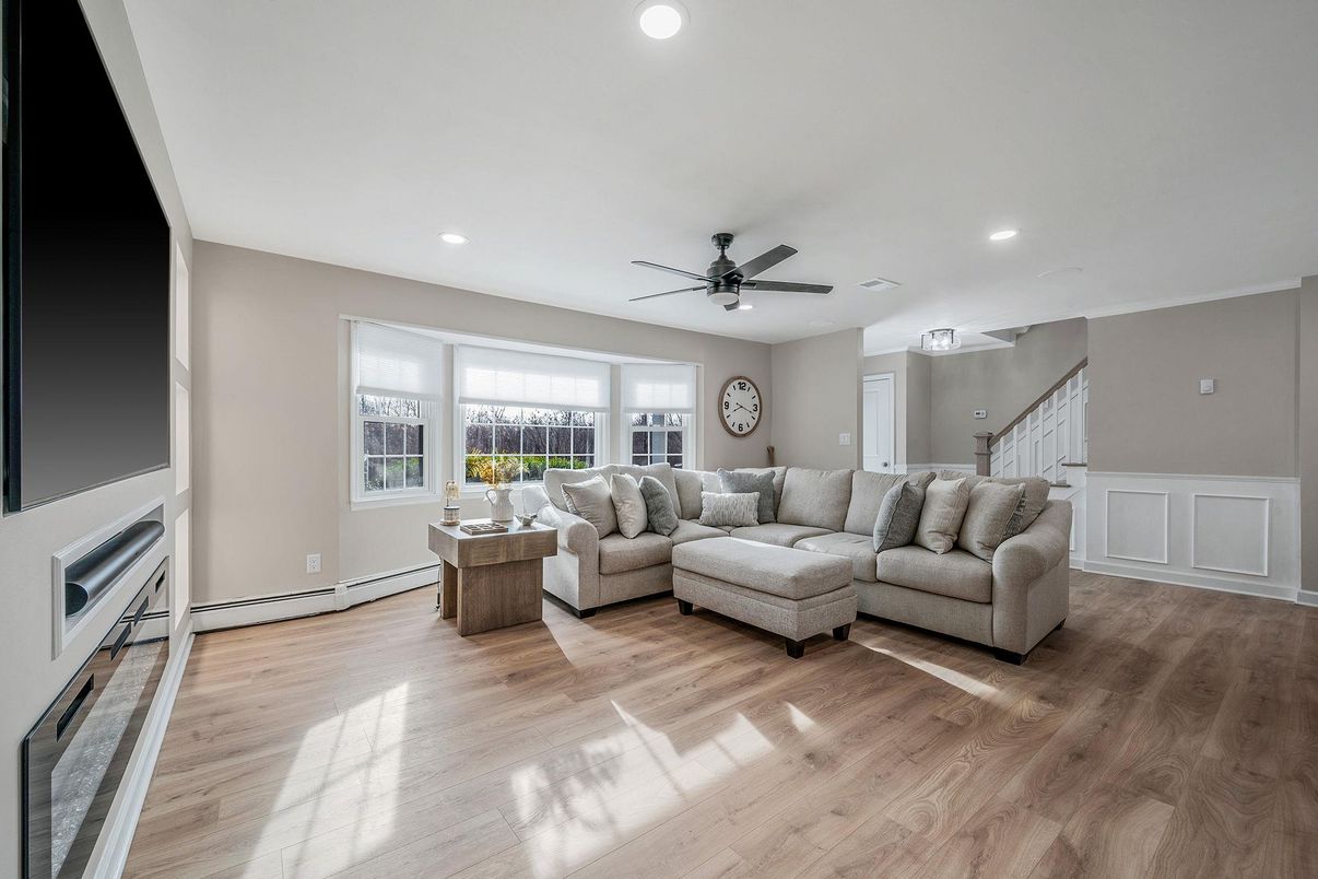 Interior, Living room, Recessed Lighting, Wood Texture Flooring