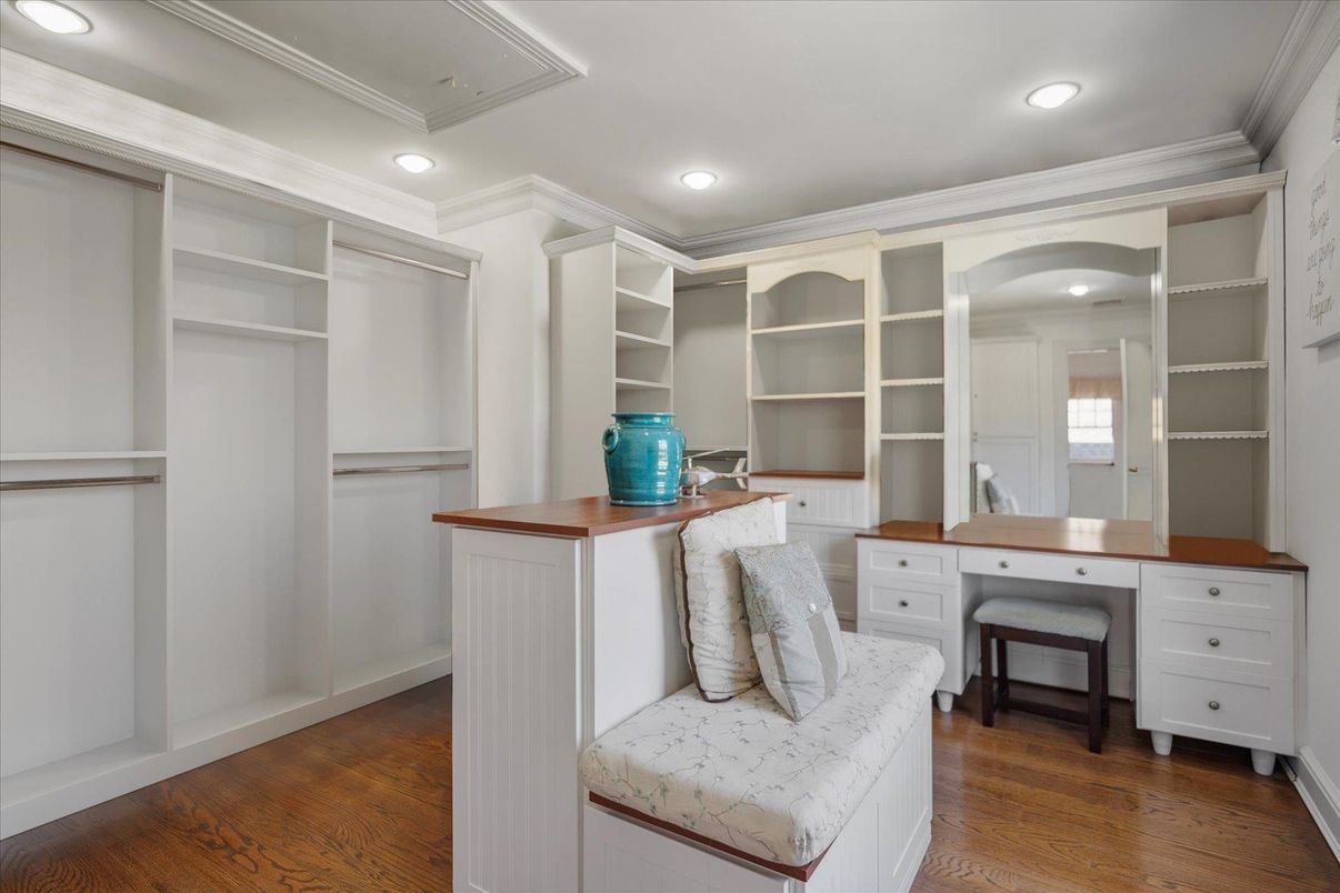 Interior, Recessed Lighting, Walk-in Closets, Wood Texture Flooring