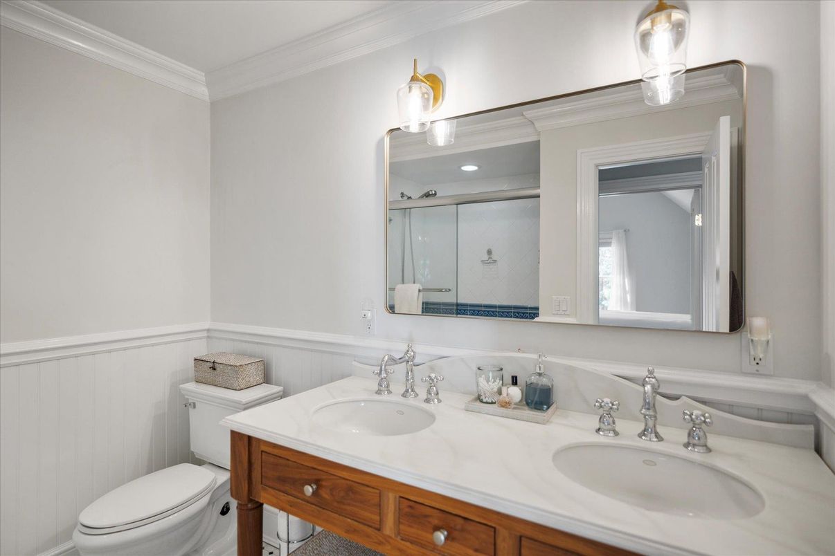 Bathroom, Dual Sink Vanities, Interior