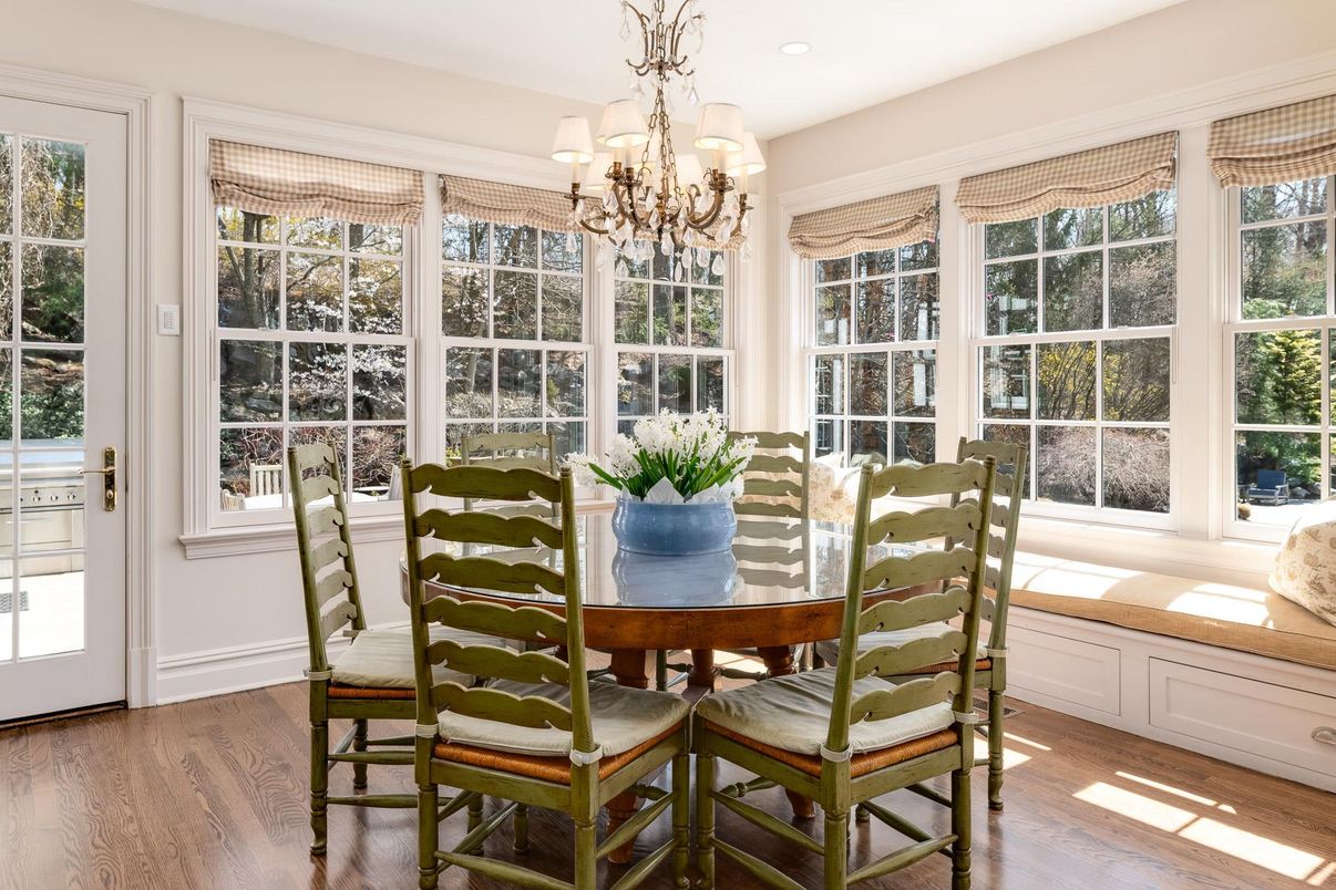 Chandelier, Dining room, Interior, Recessed Lighting, Wood Texture Flooring