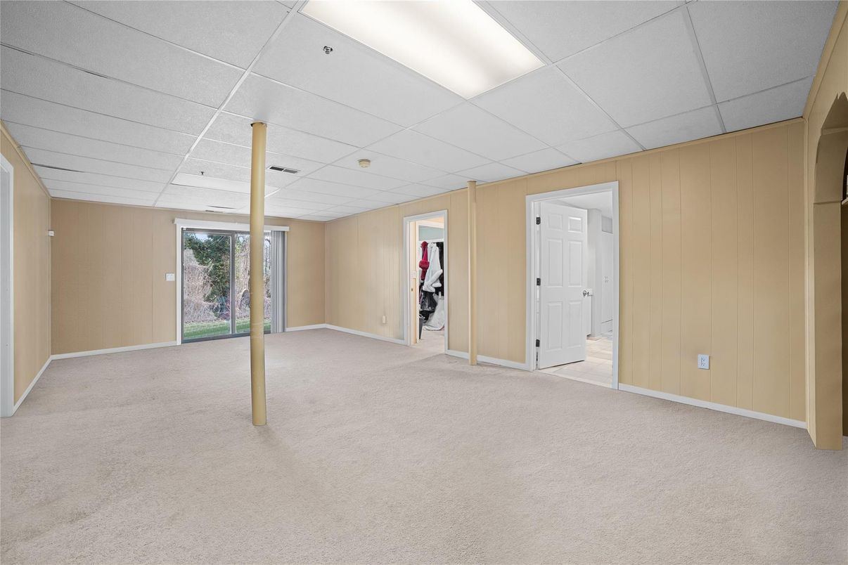 Empty room, Interior, Recessed Lighting