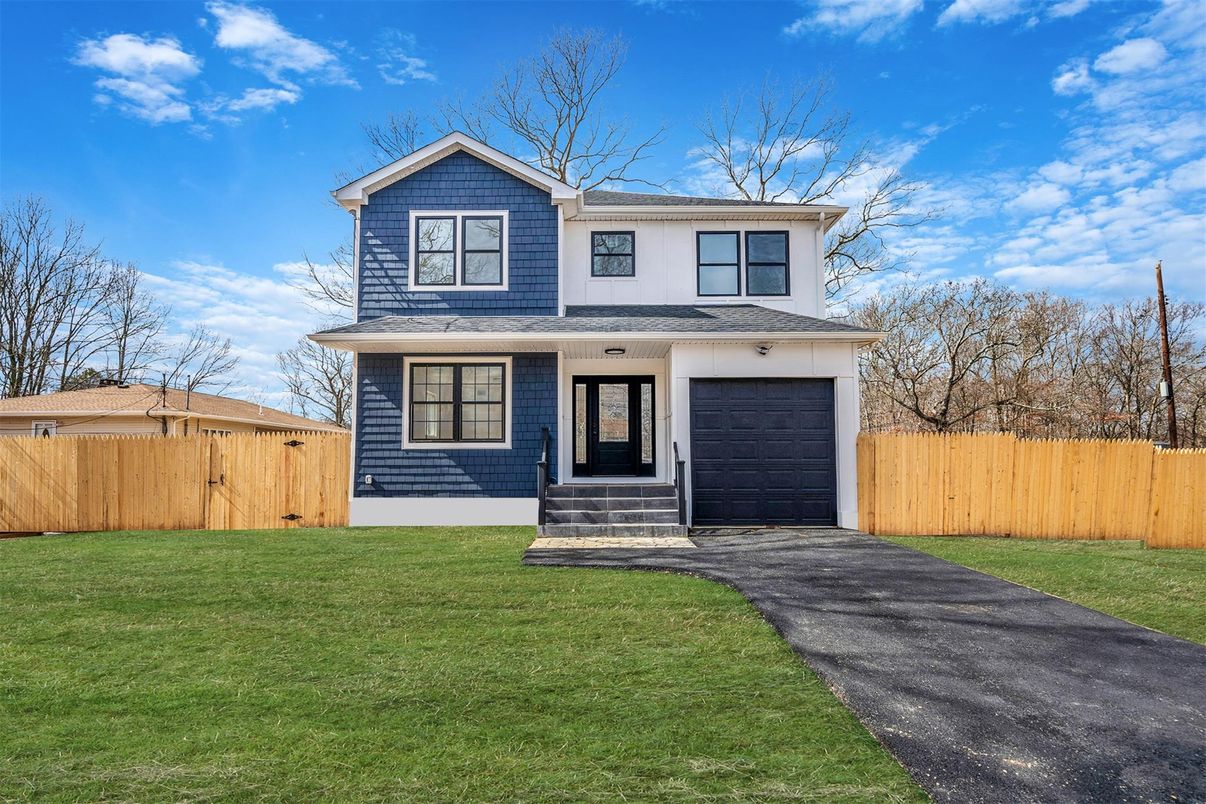 Attached, Exterior, Facade, Farmhouse