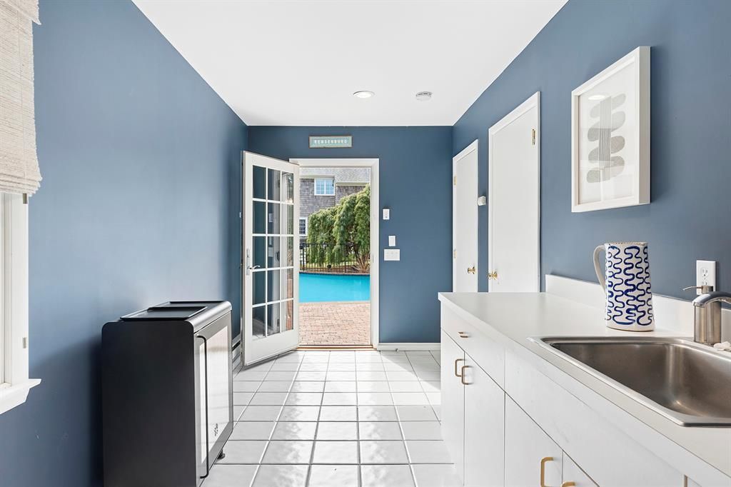Interior, Kitchen, Recessed Lighting, Washer
