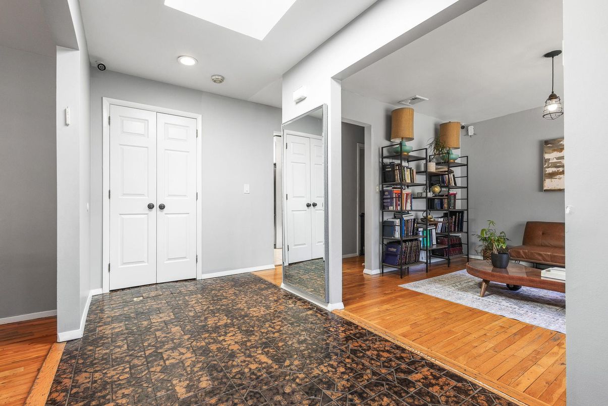 Interior, Pendant Lights, Recessed Lighting, Wood Texture Flooring