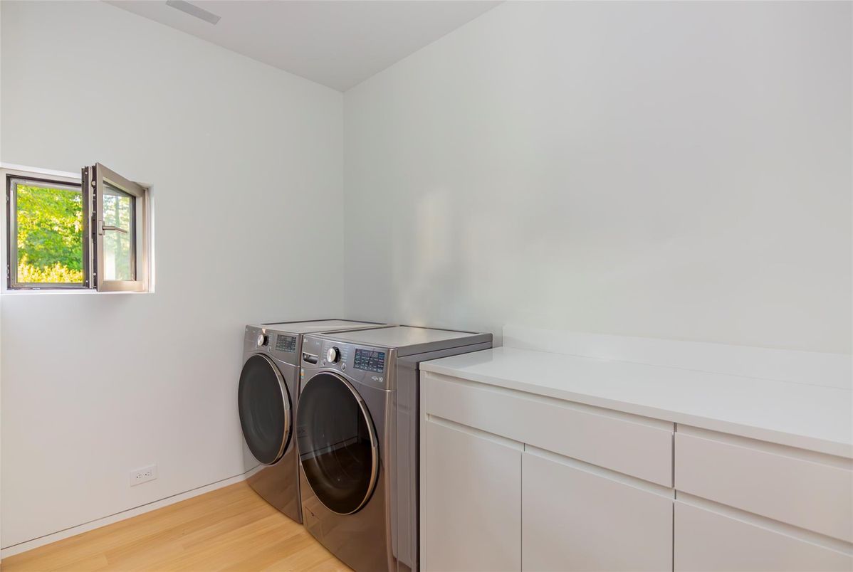 Interior, Washer, Wood Texture Flooring
