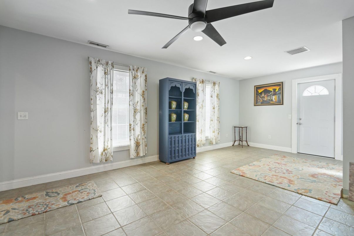 Empty room, Interior, Recessed Lighting
