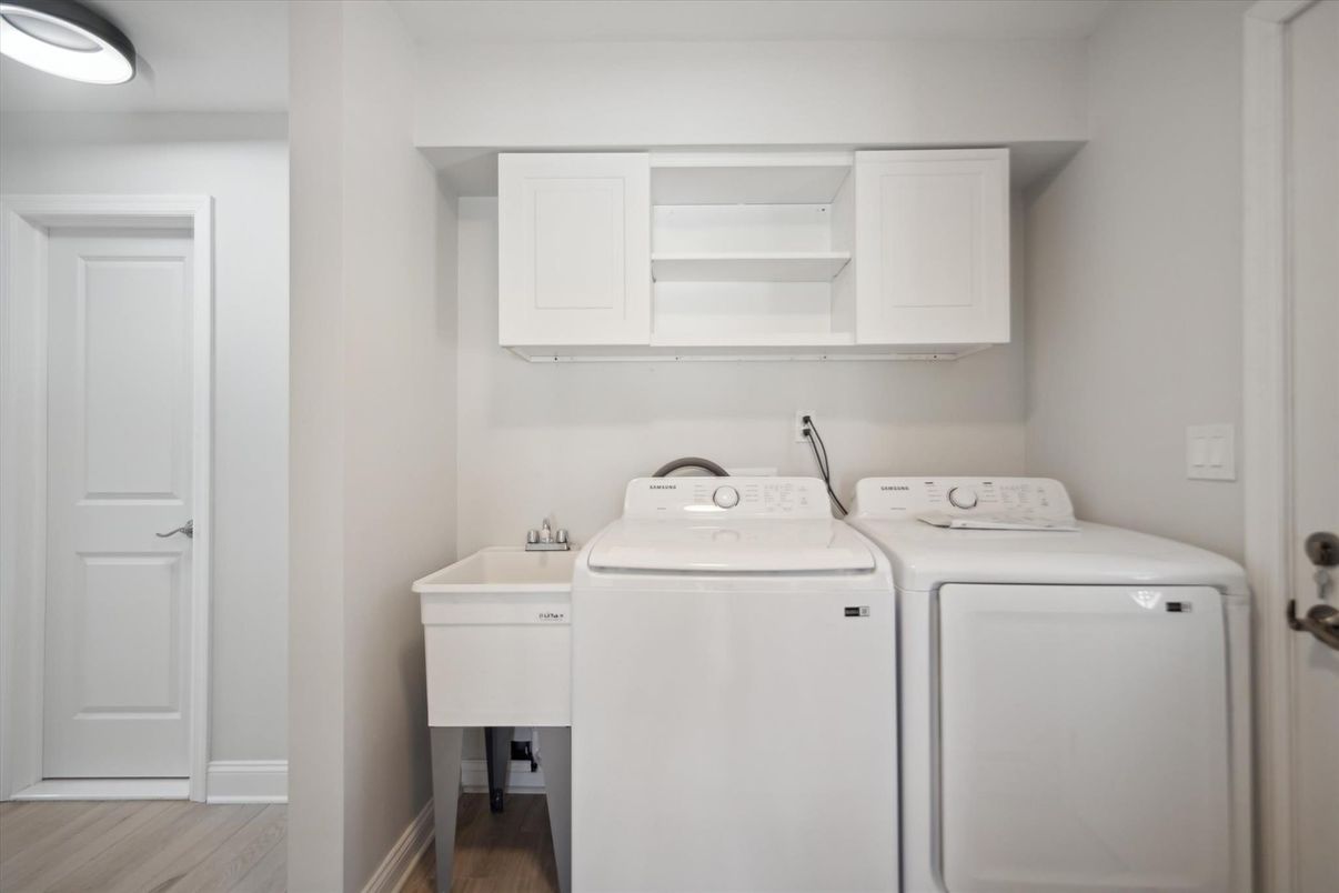 Interior, Washer, Wood Texture Flooring