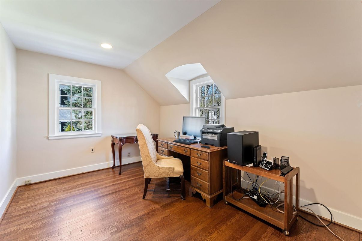 Home Office, Interior, Recessed Lighting, Wood Texture Flooring