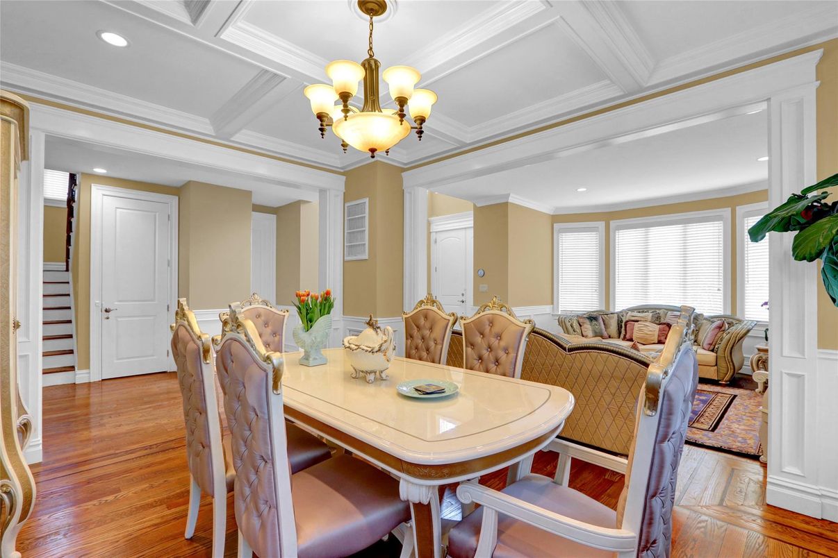 Chandelier, Dining room, Interior, Recessed Lighting, Wood Texture Flooring