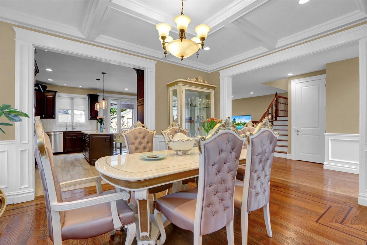 Chandelier, Dining room, Interior, Kitchen, Pendant Lights, Recessed Lighting, Wood Texture Flooring