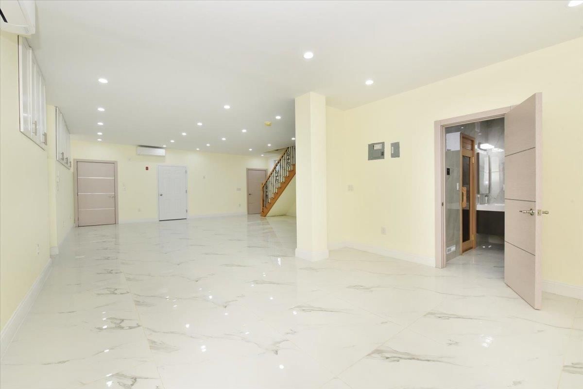 Empty room, Interior, Marble, Recessed Lighting