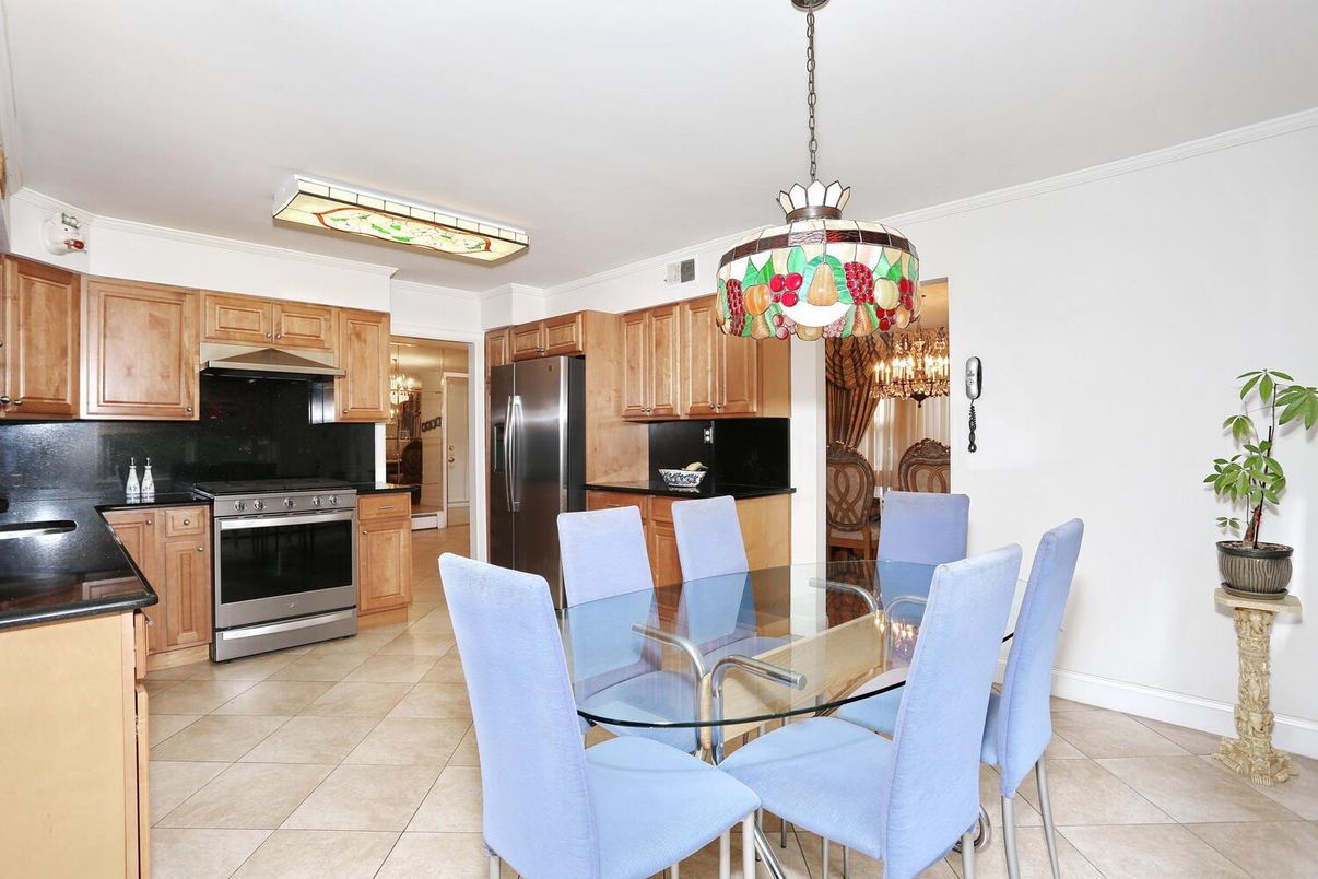 Dining room, Interior, Kitchen, Pendant Lights, Stainless Steel Appliances