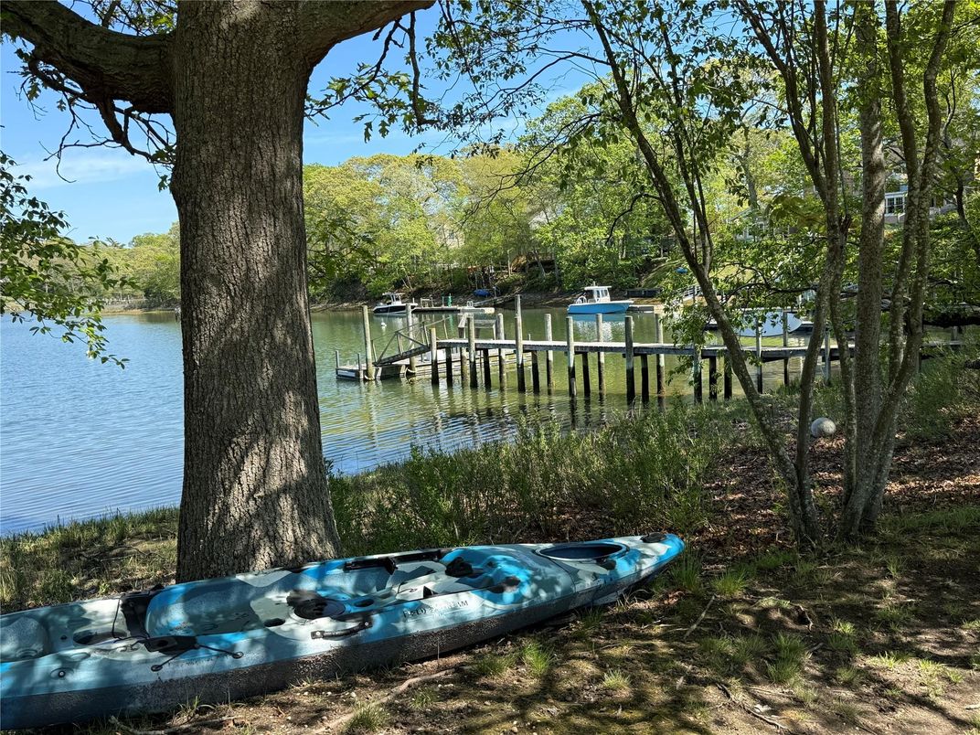 Exterior, Lake