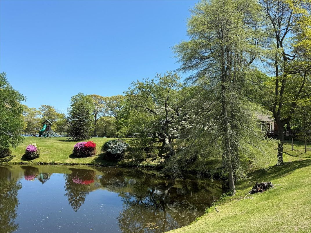 Exterior, Lake