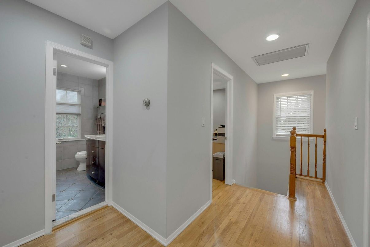 Bathroom, Interior, Recessed Lighting, Wood Texture Flooring