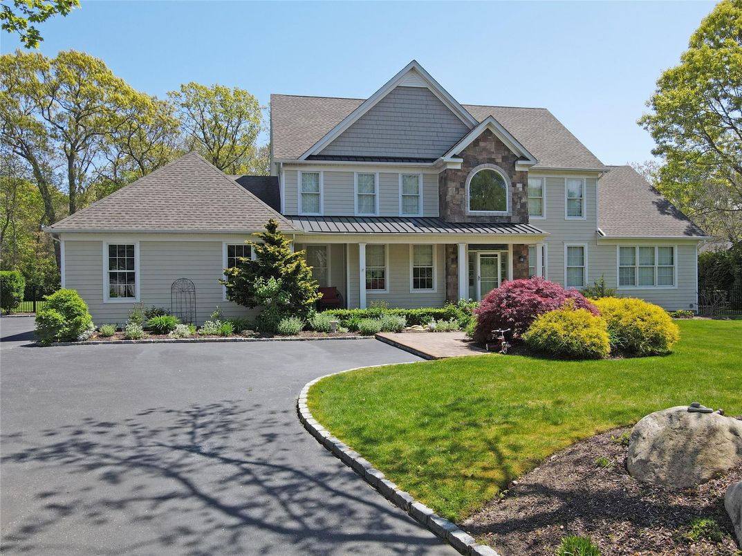 Exterior, Facade, Farmhouse