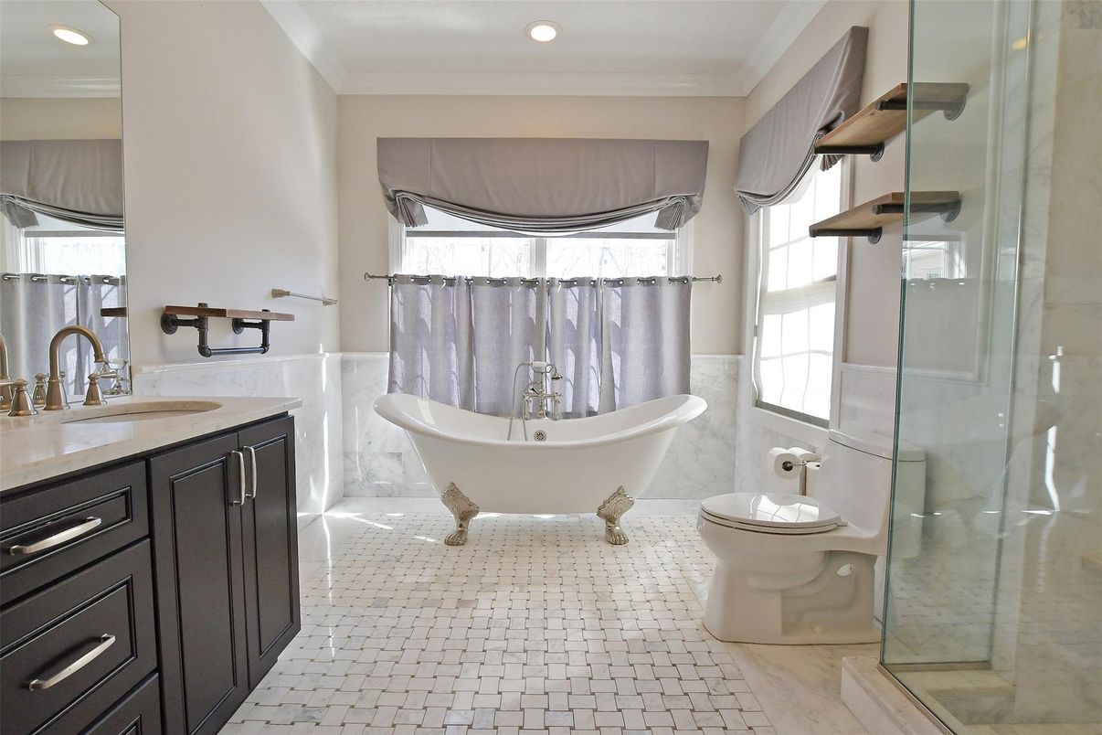 Bathroom, Dual Sink Vanities, Free Standing Baths, Glass Shower, Interior, Recessed Lighting
