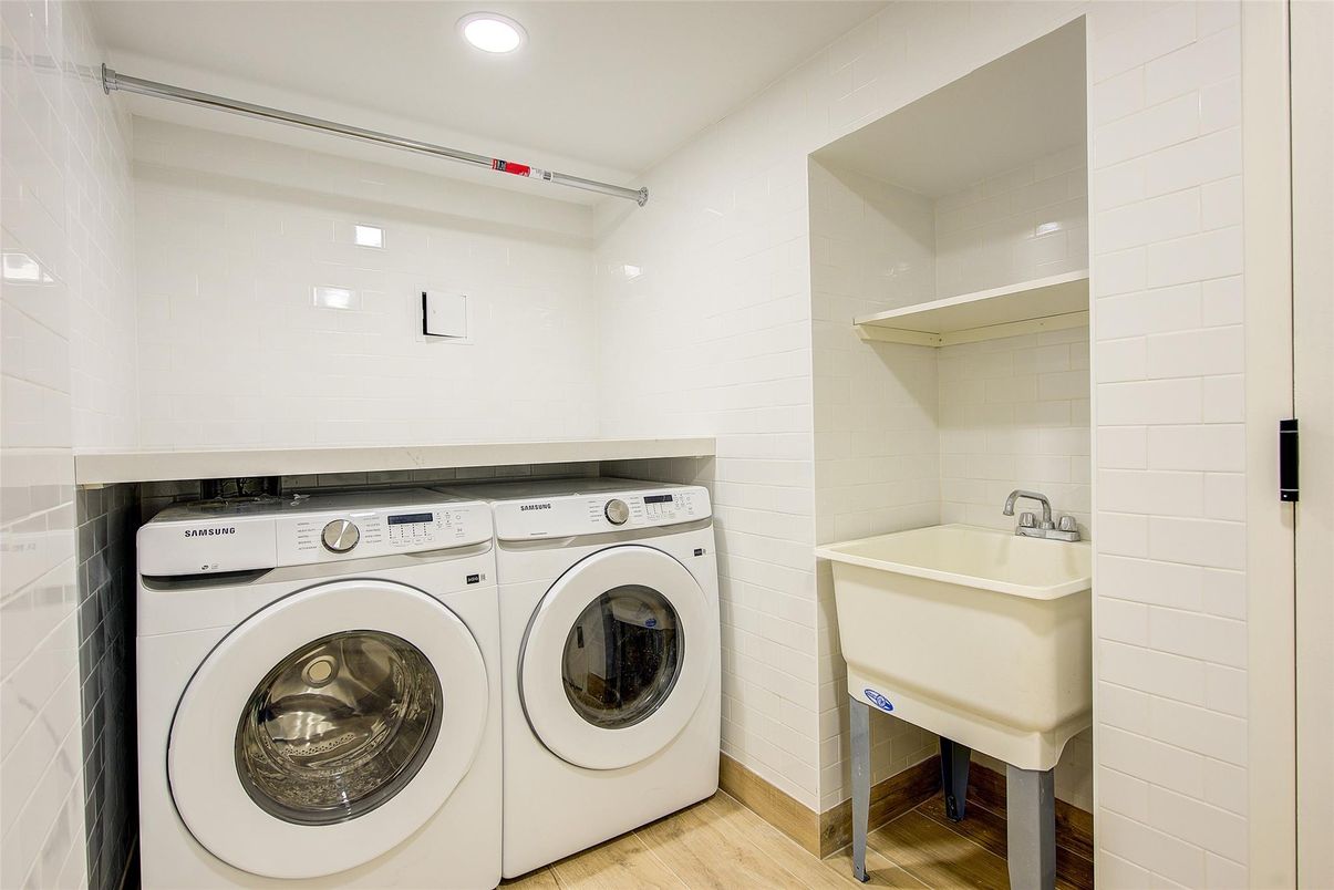 Interior, Recessed Lighting, Utility Closets, Washer, Wood Texture Flooring