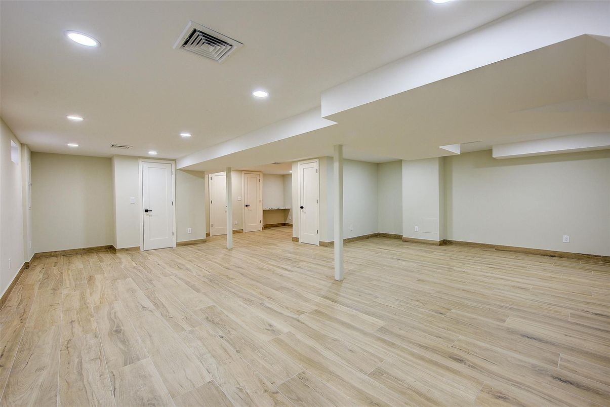 Empty room, Interior, Recessed Lighting, Wood Texture Flooring