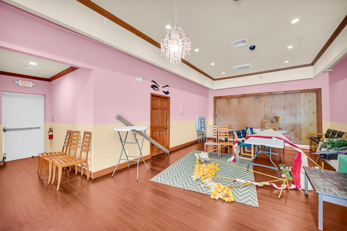Interior, Pendant Lights, Recessed Lighting, Wood Texture Flooring