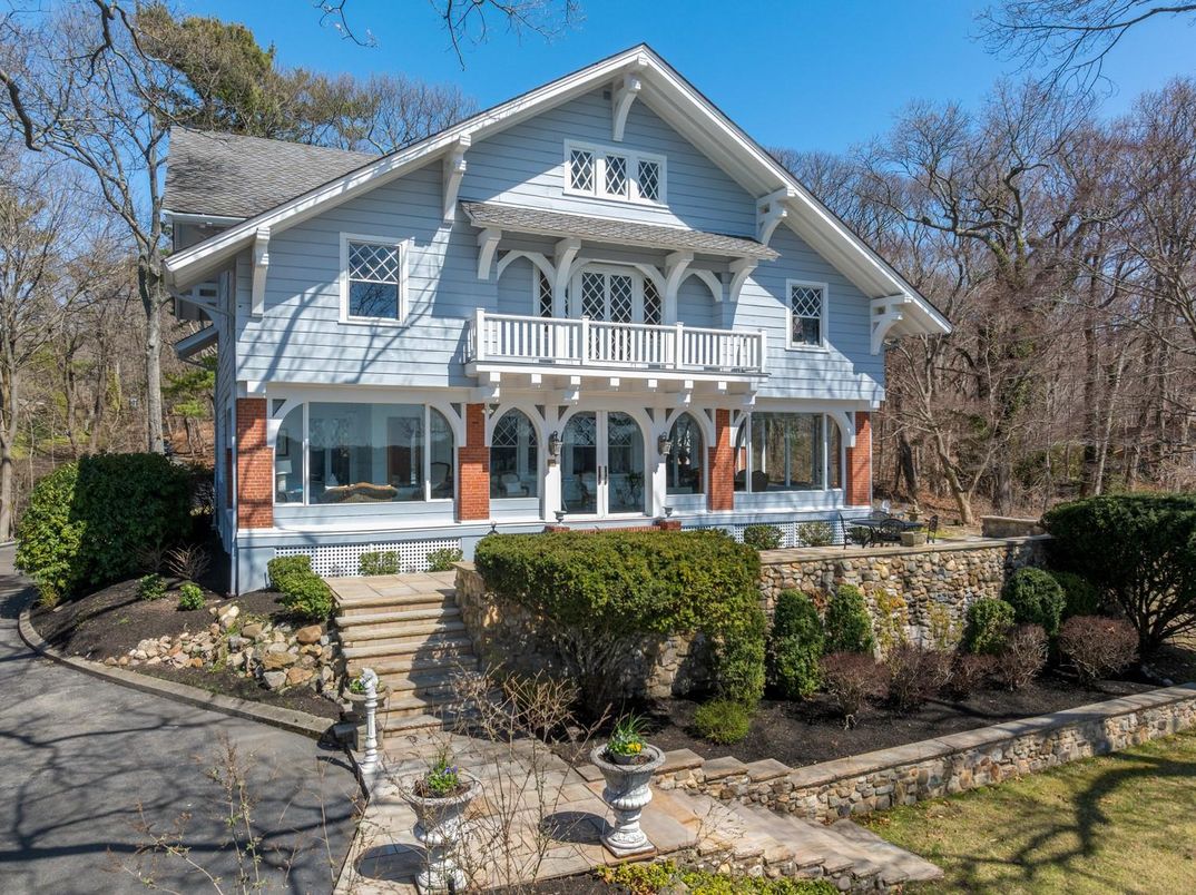 Exterior, Facade, Queen Anne Victorian