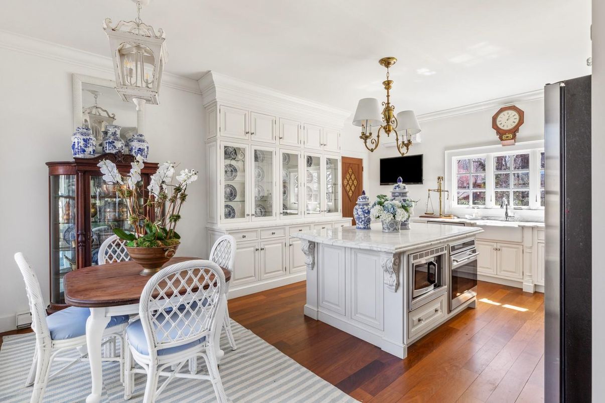 Chandelier, Dining room, Interior, Kitchen, Wood Texture Flooring