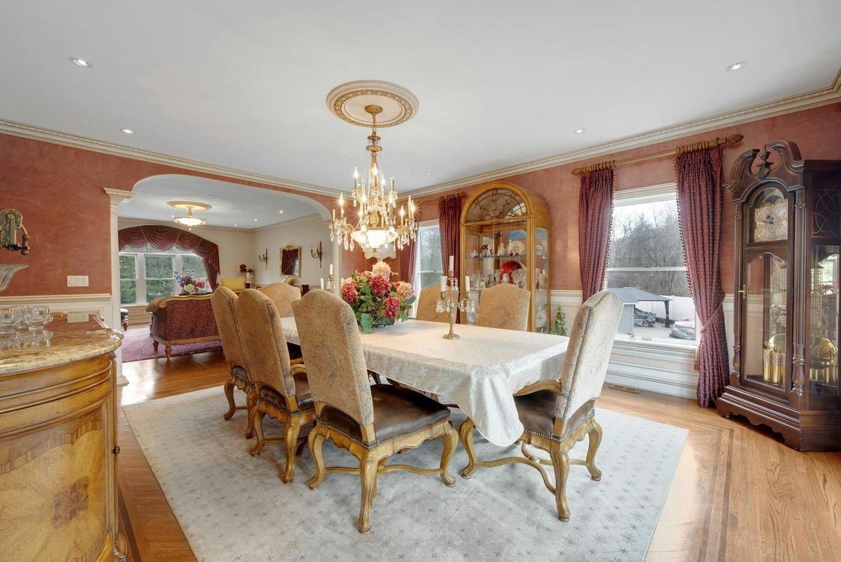 Chandelier, Dining room, Interior, Living room, Recessed Lighting, Wood Texture Flooring