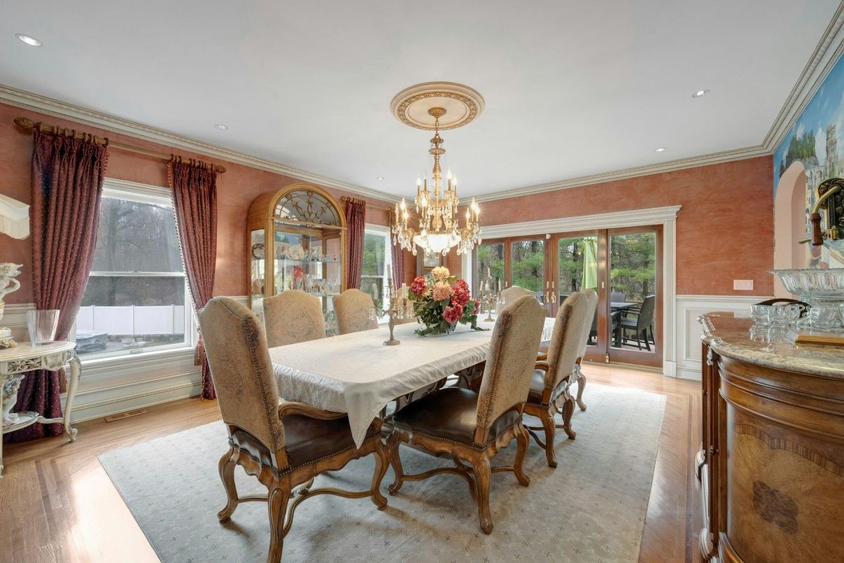 Chandelier, Dining room, Interior, Recessed Lighting, Wood Texture Flooring