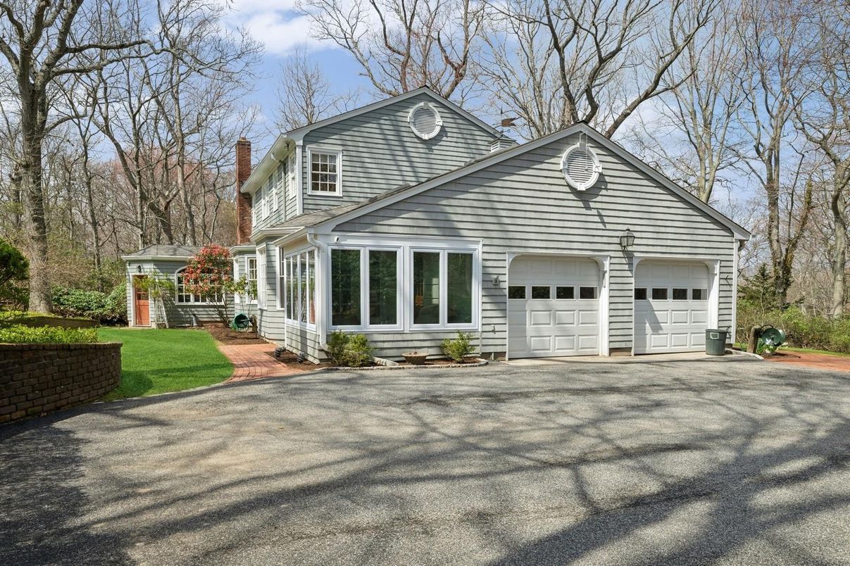 Attached, Exterior, Facade, Ranch