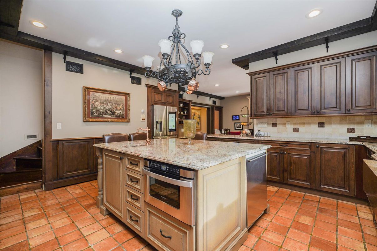 Chandelier, Interior, Kitchen, Recessed Lighting, Stainless Steel Appliances