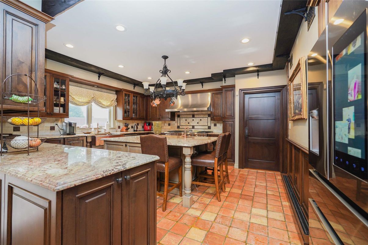 Chandelier, Interior, Kitchen, Recessed Lighting, Stainless Steel Appliances