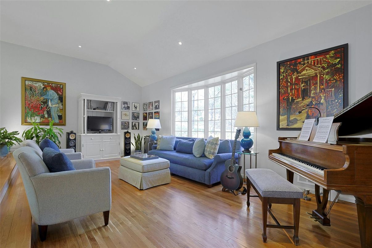 Interior, Living room, Piano, Recessed Lighting, Wood Texture Flooring
