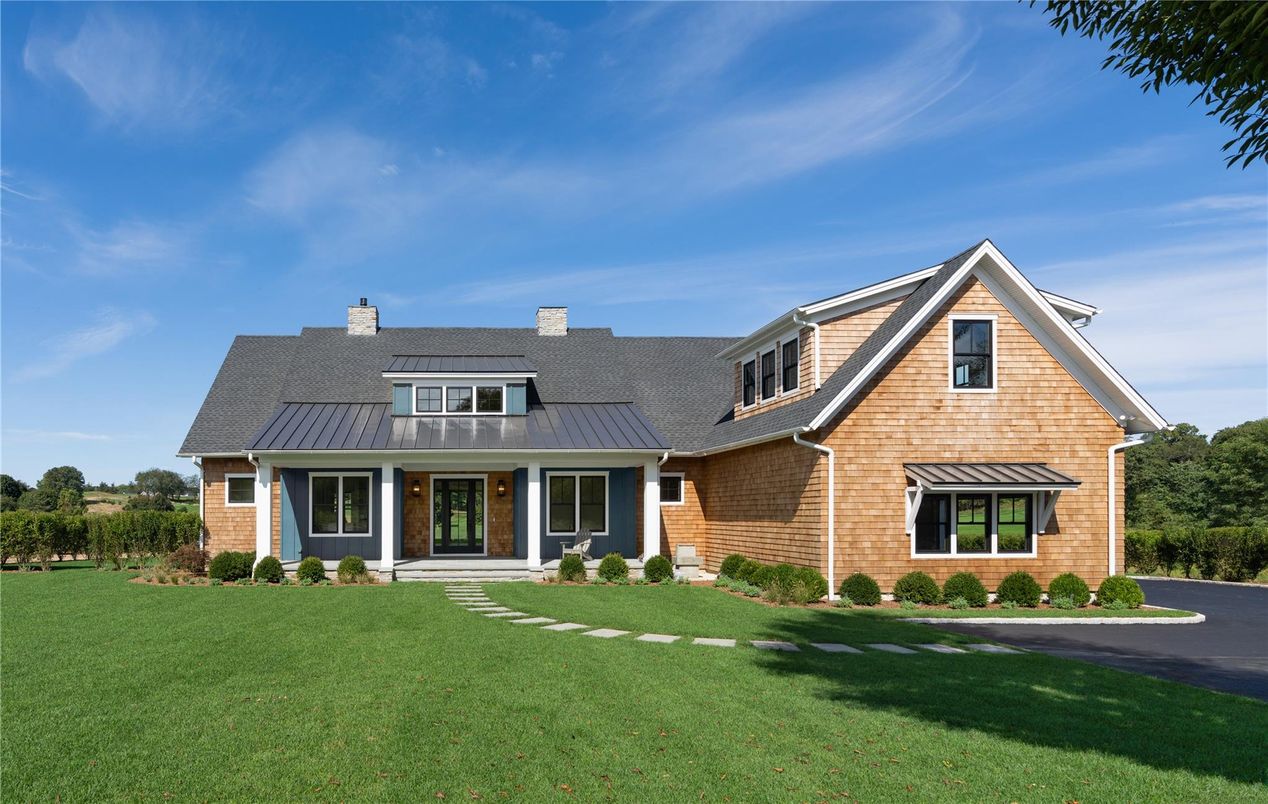 Exterior, Facade, Brick Facade, Brick Traditional