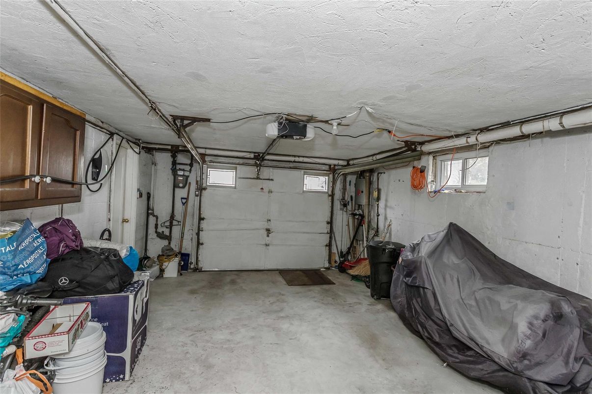 Garage, Interior
