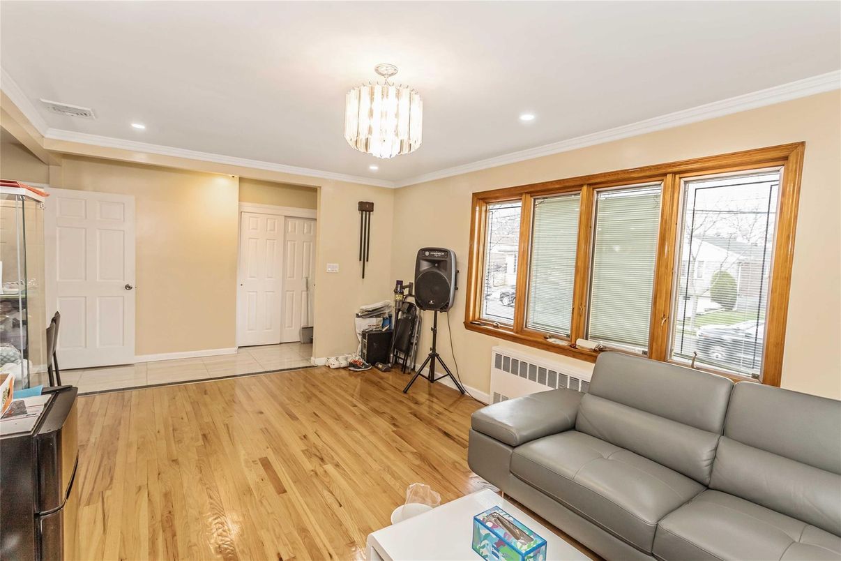 Chandelier, Interior, Living room, Recessed Lighting, Wood Texture Flooring