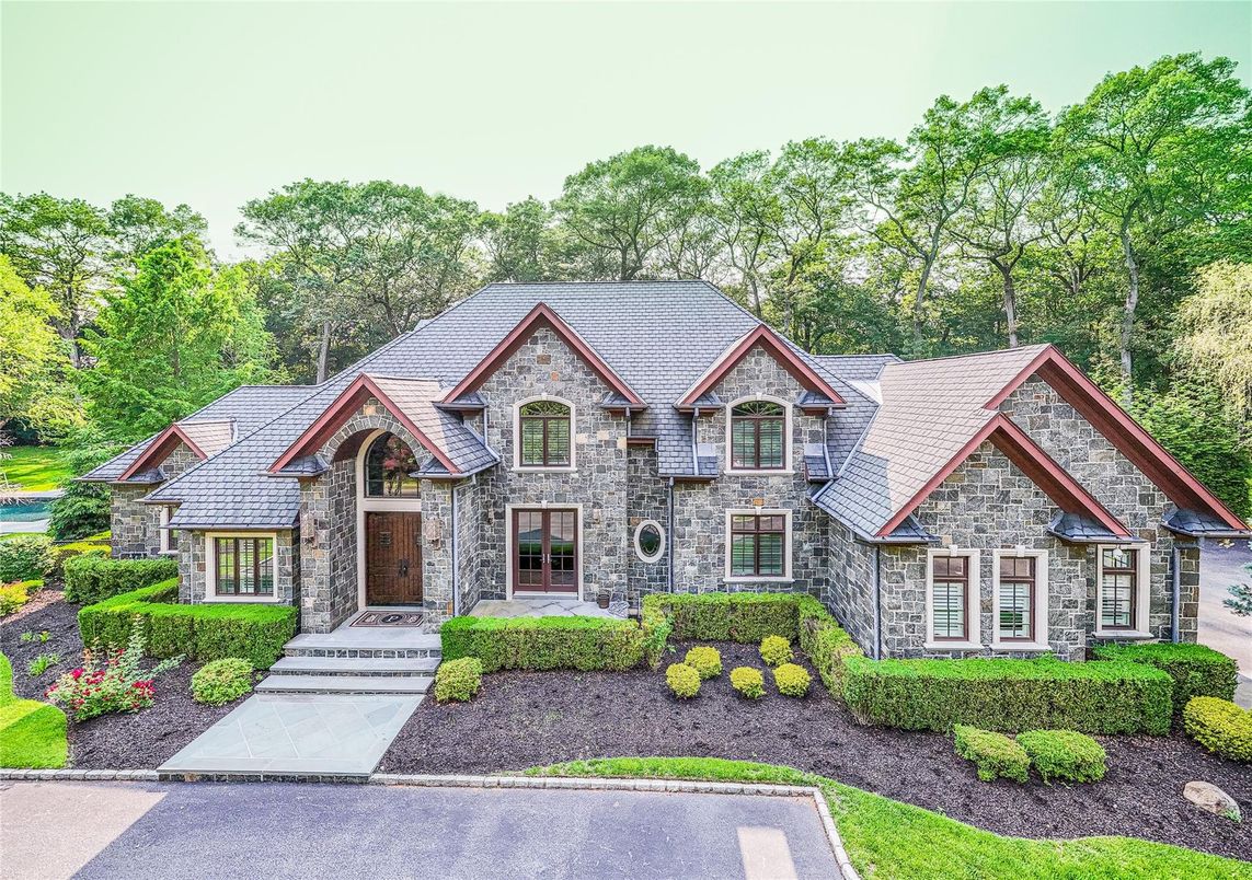 Exterior, Facade, Brick Traditional