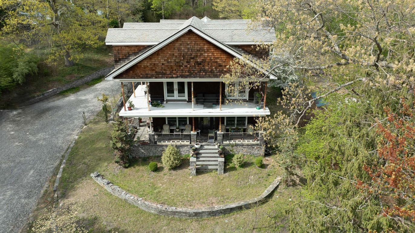 Exterior, Facade, Brick Facade, Queen Anne Victorian