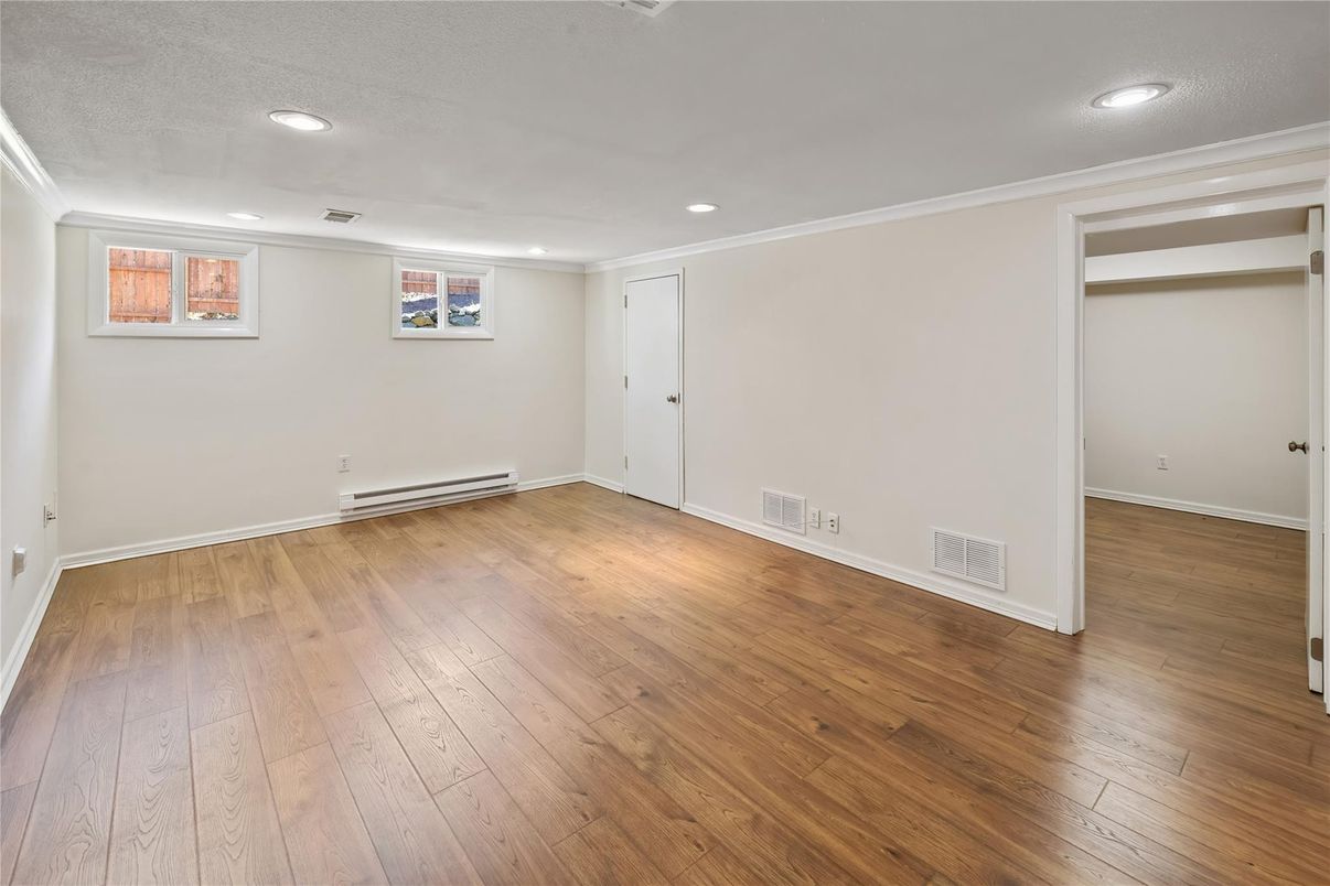 Empty room, Interior, Recessed Lighting, Wood Texture Flooring