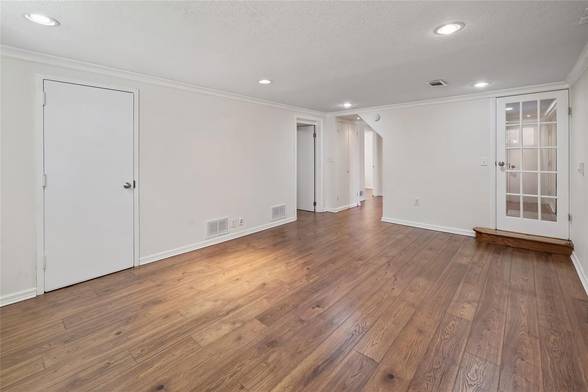 Empty room, Interior, Recessed Lighting, Wood Texture Flooring