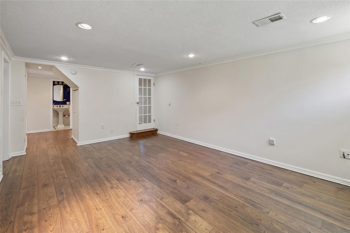 Empty room, Interior, Recessed Lighting, Wood Texture Flooring