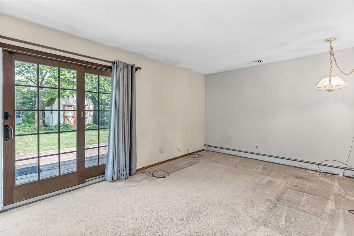 Empty room, Interior, Pendant Lights