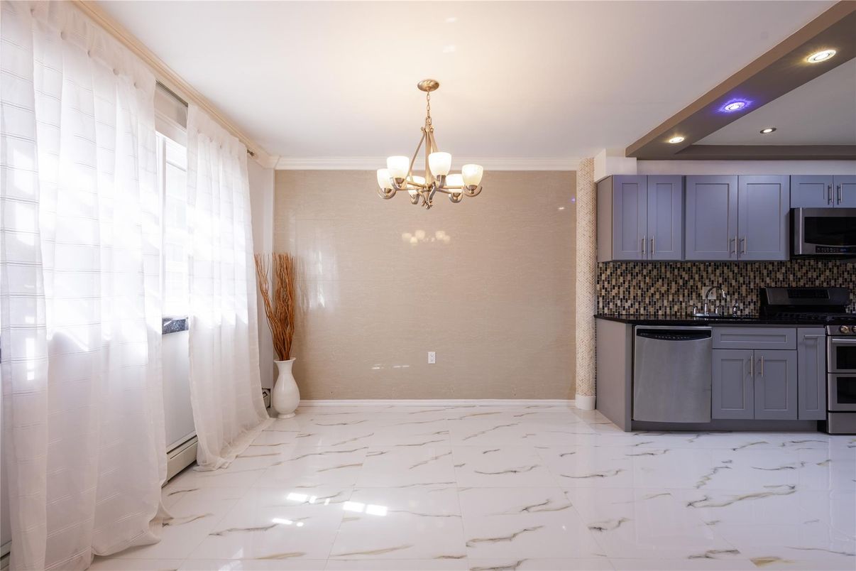 Chandelier, Interior, Kitchen, Marble, Recessed Lighting, Stainless Steel Appliances