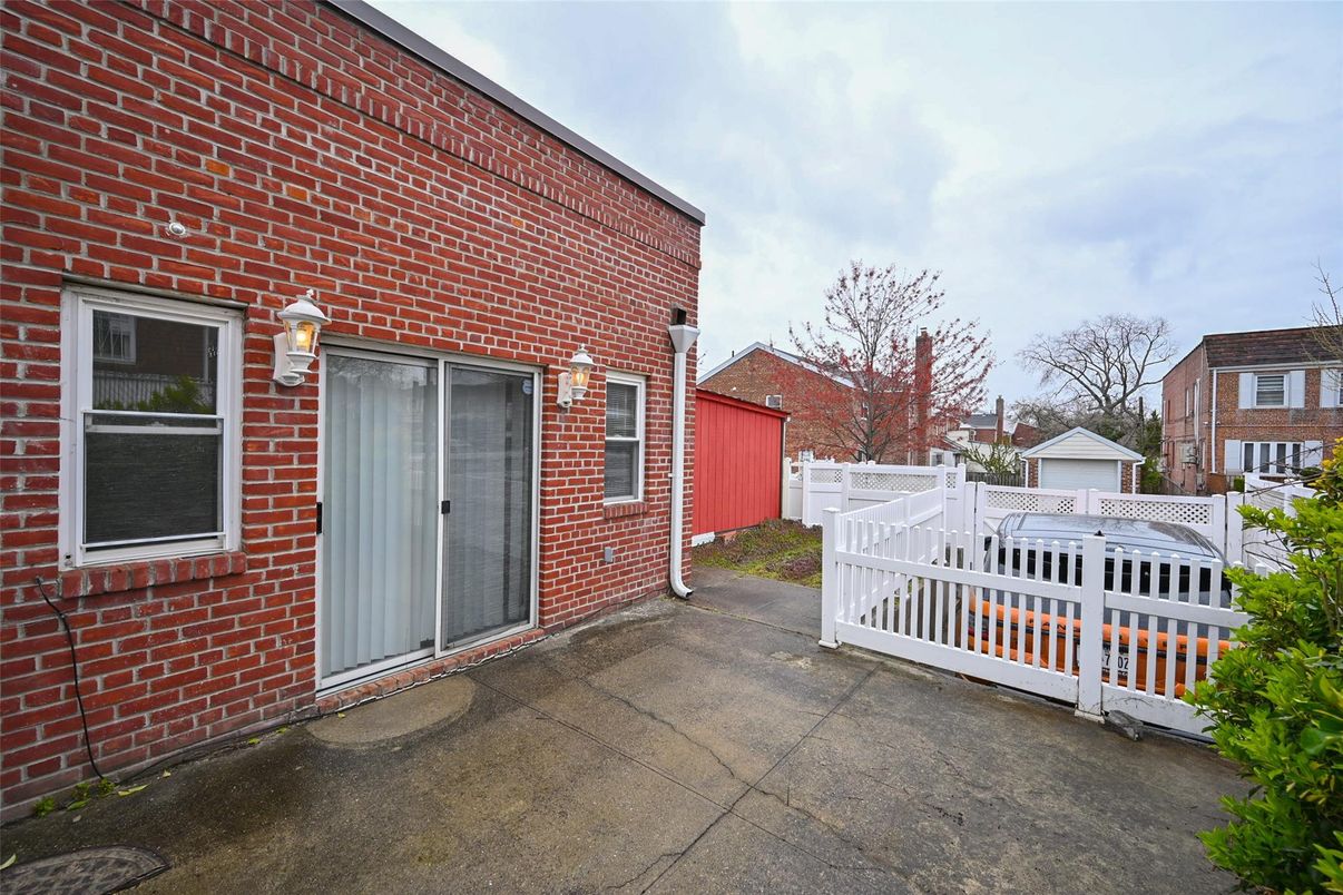 Detached Garage, Exterior